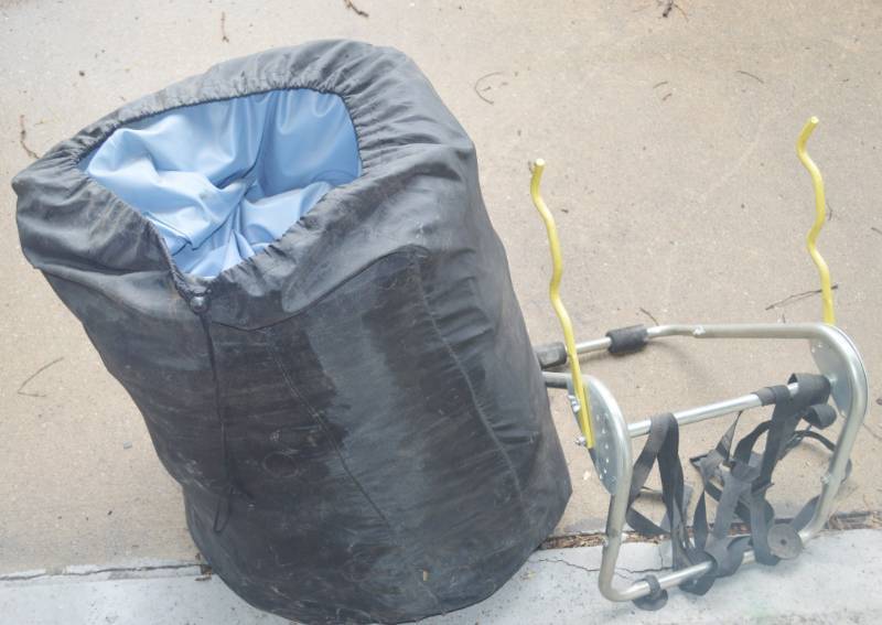 lot 4150 image: Air Mattress (Untested) and Bike Rack