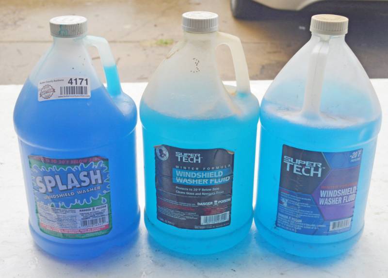 lot 4171 image: 3 Bottles Windshield Washer Fluid