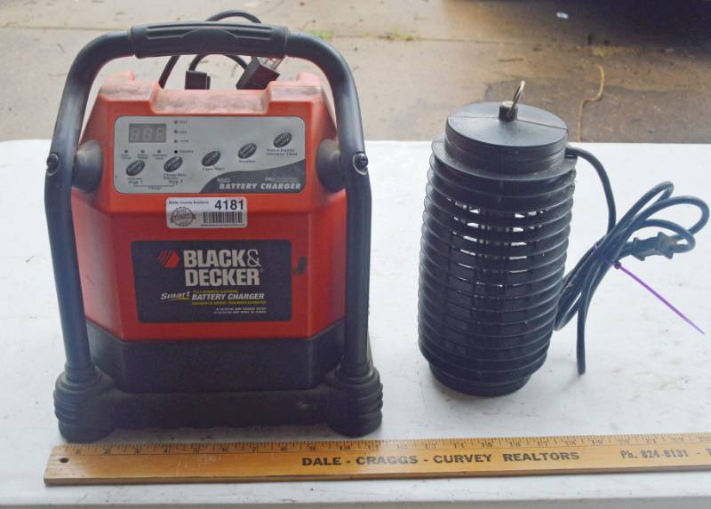 lot 4181 image: Bug LightZapper (Turns On) Black and Decker Smart Battery Charger (Turns On)
