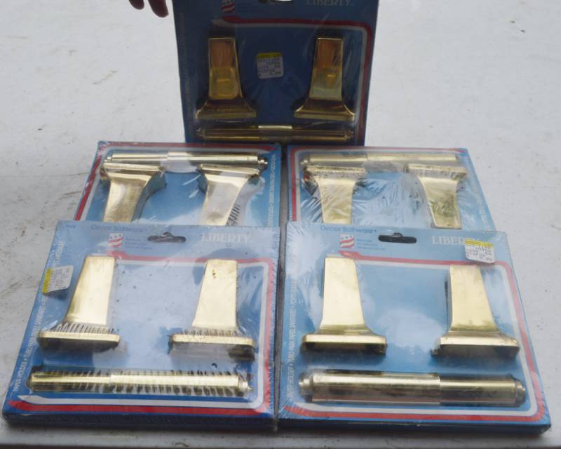 lot 4193 image: 5 Gold Color Toilet Paper Holders