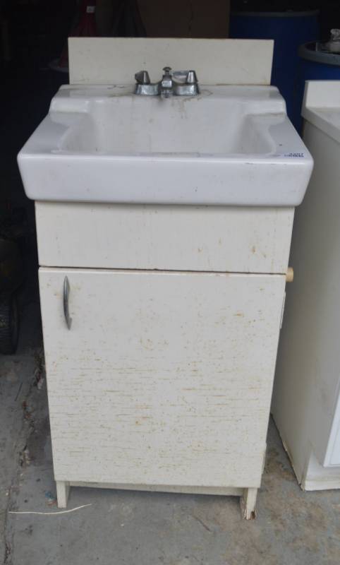 lot 4207 image: Sink and Vanity 17x 19x 34 Faucet in Unknown Condition