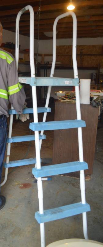 lot 4211 image: Pool Ladder