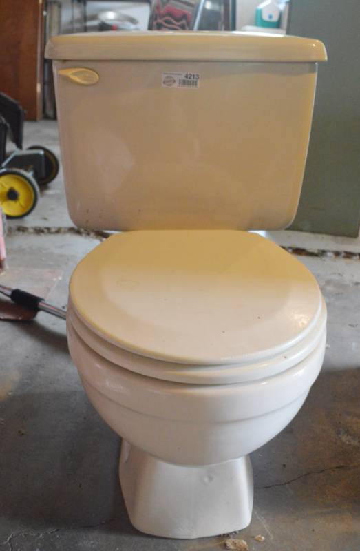 lot 4213 image: American Standard Toilet with Round Bowl. Unknown Condition