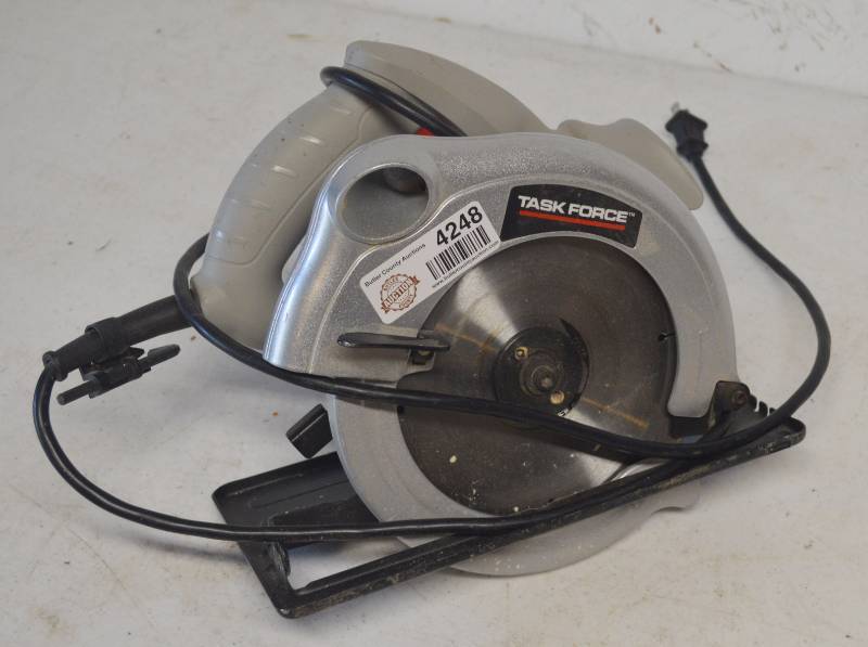 lot 4248 image: 7.25 Task Force Circular Saw (Works)