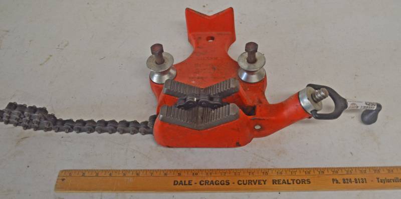 lot 4250 image: Rigid Model BC-810 Chain Vise