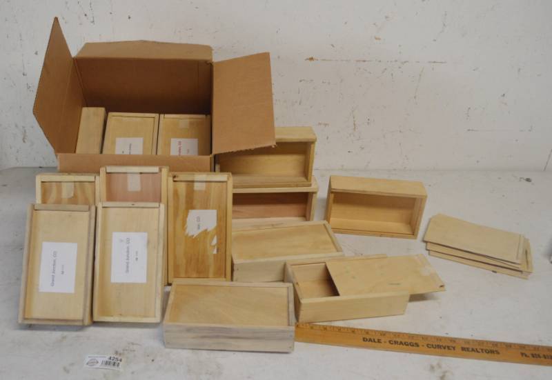 lot 4254 image: 15 Small Wooden Boxes w Lids (3 wo Lids) 8.5 x 5 x 2.25