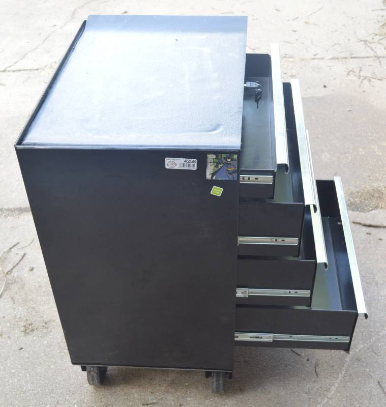 lot 4258 image: Husky 4 Drawer Tool Box on Castors w Keys 18D x 27 W x 34 T