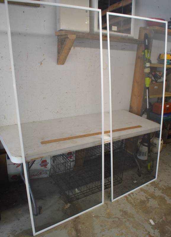lot 4259 image: 2 Door Screens 32 W x 76T