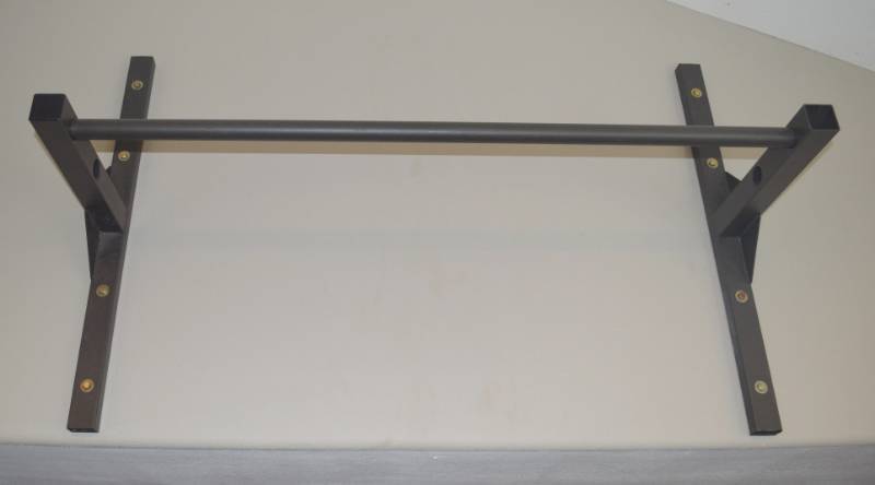 lot 4260 image: Stud Bar Pull-Up Bar 17