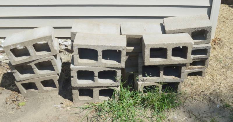 lot 4268 image: Lot 19 of Cinder Blocks.