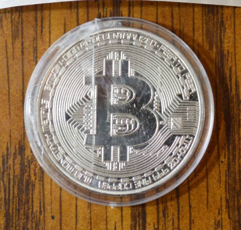 lot 4273 image: Bitcoin Commemorative Round 2013.