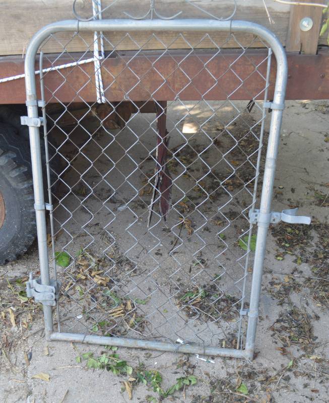 lot 4277 image: Chain Link Gate With Hardware