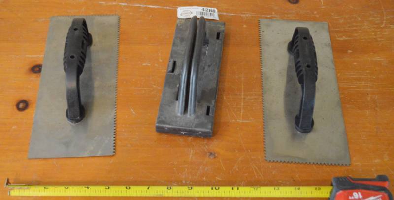 lot 4288 image: Lot of 3 Trowels