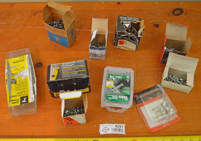 lot 4291 image: Lot Of Assorted Open Box Screws