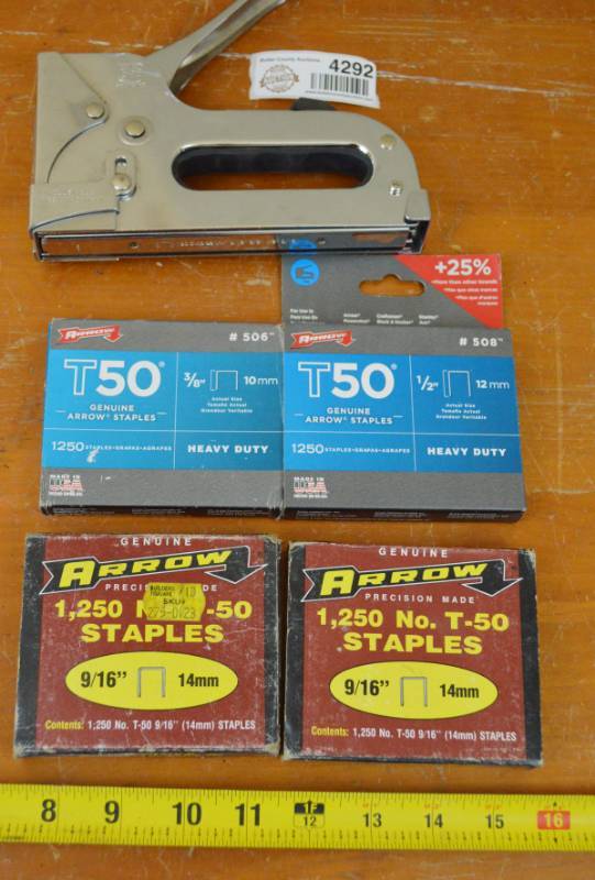 lot 4292 image: Lot of Staples And Staple Gun