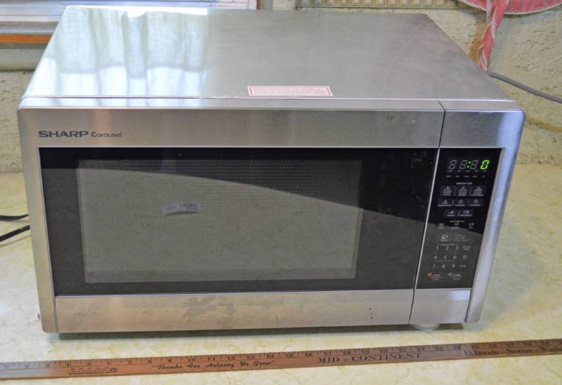 lot 4297 image: Sharp Carousel R-551ZS Microwave Works