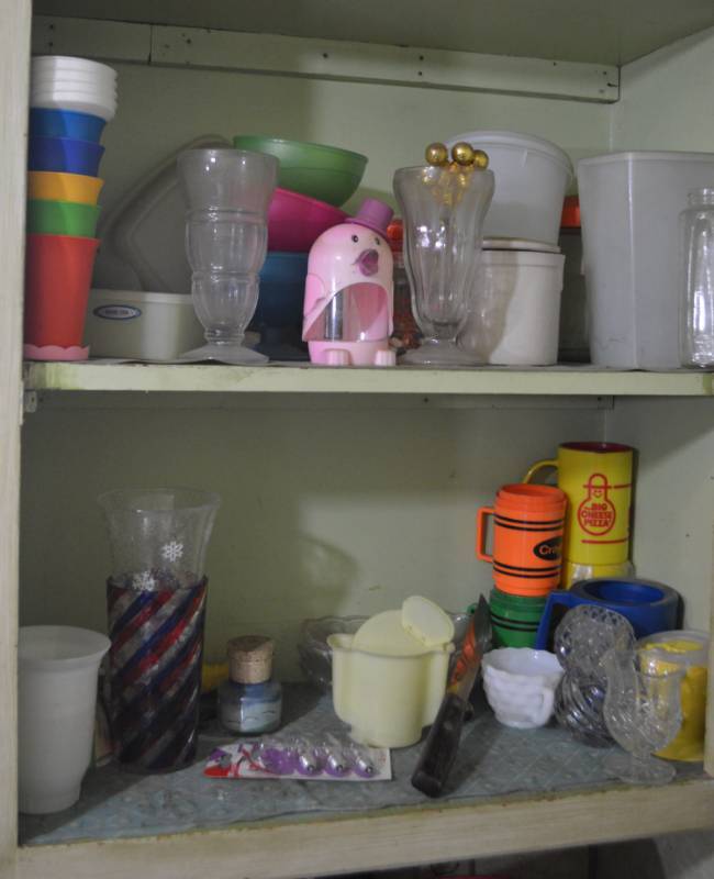 lot 4301 image: Misc. Kitchen, Everything in Cabinet (Will Be In Box)
