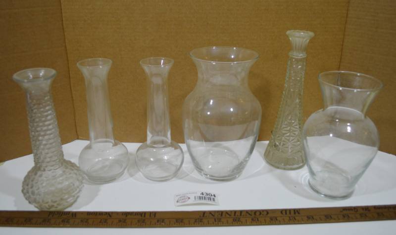 lot 4304 image: Lot of Vases