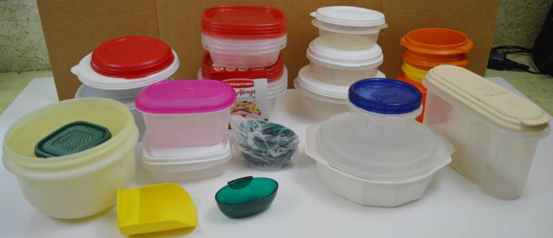 lot 4308 image: Misc. Kitchen Plasticware Tupperware