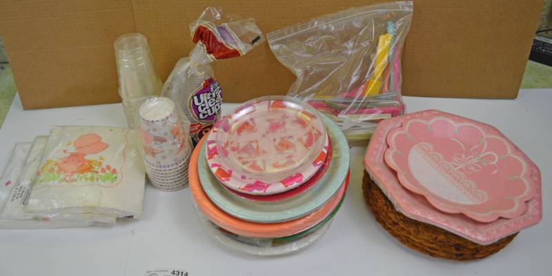 lot 4314 image: Lot of Paper Plates, Cups, Napkins, Plastic Silverware
