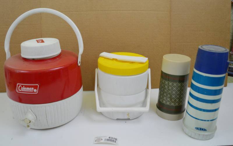 lot 4316 image: 2 Coolers and 2 Thermos