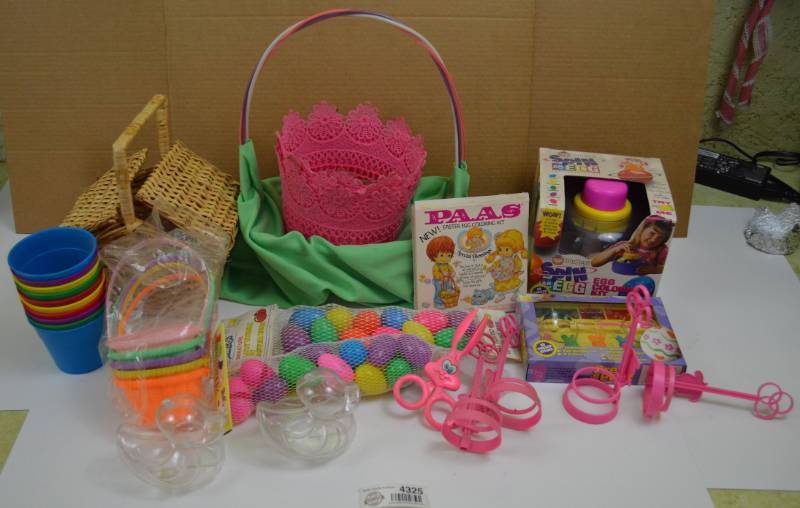 lot 4325 image: Easter Lot