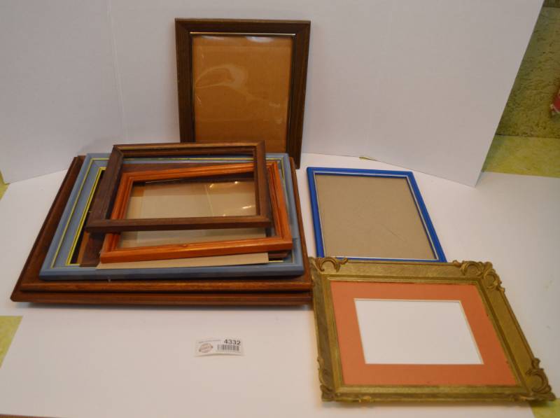 lot 4332 image: Lot of Misc. Picture Frames