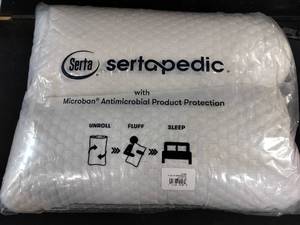 lot 7037 image: 2 Serta Sertapedic Pillows with Microban Protection 18.5x26.5 (2pack)