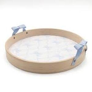 lot 8368 image: Round Wooden Serving Tray with Bow Pattern Fabric Lining