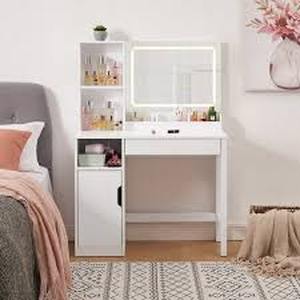 lot 11587 image: Mainstays Get Ready With Me Vanity