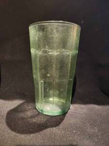 lot 48220 image: (46) 22oz Cambro Laguna Octagonal Tumbler