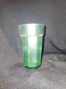 lot 48235 image: (36) Green Glass Octagonal Juice Tumbler