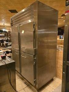 lot 15830 image: Traulsen G-Series Commercial 4-Door Reach-In Refrigerator