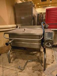 lot 15831 image: Groen Eclipse Commercial Gas Tilting Braising Pan