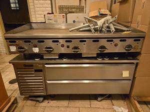 lot 15835 image: Vulcan Cook Top with Traulsen Storage Underneath