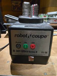 lot 15973 image: Robot Coupe R301 Ultra Series D Food Processor Base 3.5 Qt