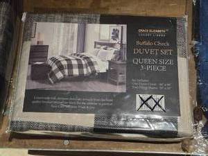 lot 27294 image: (2) Queen Buffalo Check Duvet Sets