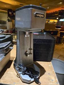 lot 27303 image: Waring Commercial Drink Mixer with Speed Control