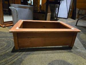 lot 27306 image: Wood Food Pan Display