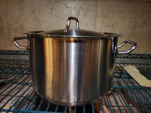 lot 27357 image: (8) 7.5qt Commercial Stainless Steel Stock Pot with Lid