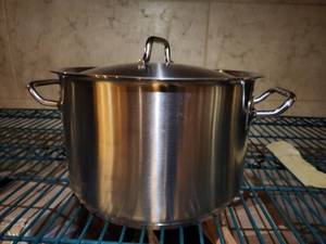 lot 27362 image: (4) Stainless Steel Stock Pot with Lid - Commercial Grade