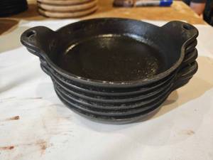 lot 27253 image: Lodge Cast Iron Individual Serving Dishes Set of 6