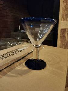 lot 48244 image: (14) Wine Glasses with Cobalt Blue Rim