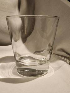 lot 48274 image: (5 Racks of 18) Commercial Glass Water Tumblers with Storage Rack