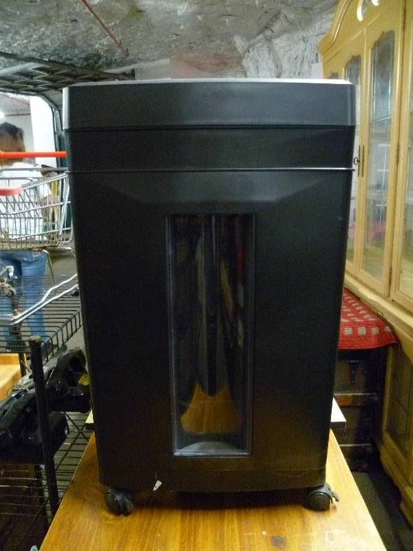 lot 1635 image: Paper Shredder