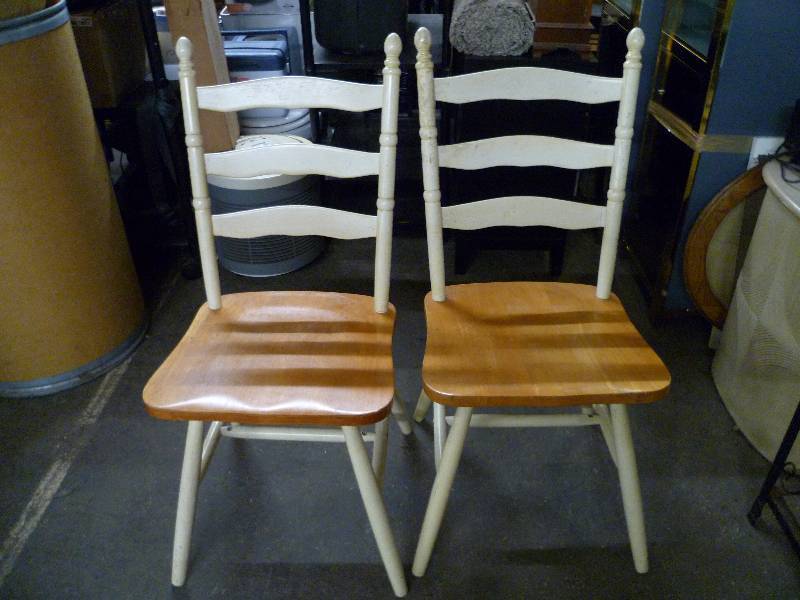 lot 1642 image: Pair of Chairs