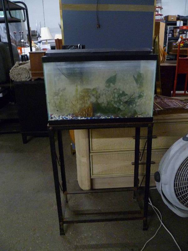 lot 1643 image: Aquarium with Stand