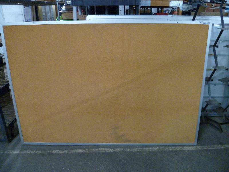 lot 1646 image: Corkboard
