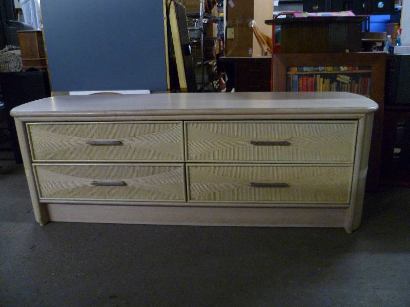 lot 1700 image: Dresser