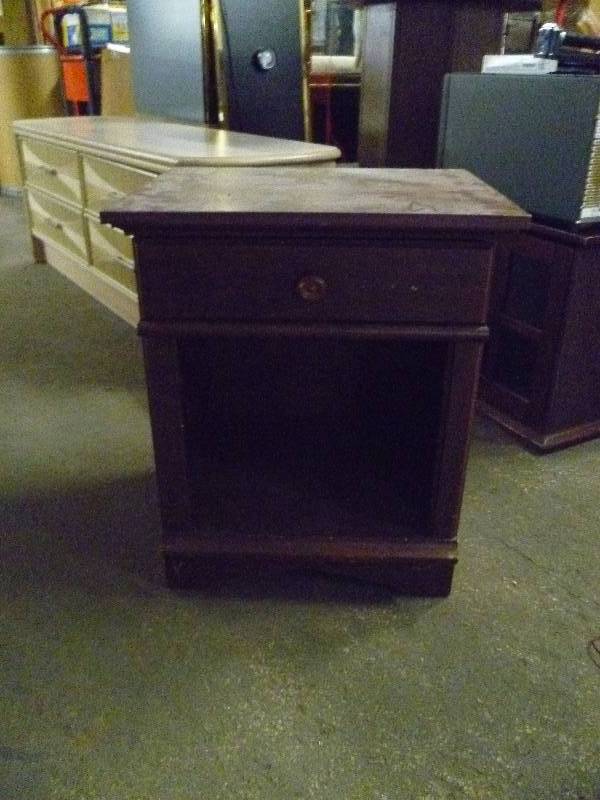 lot 1706 image: Nightstand